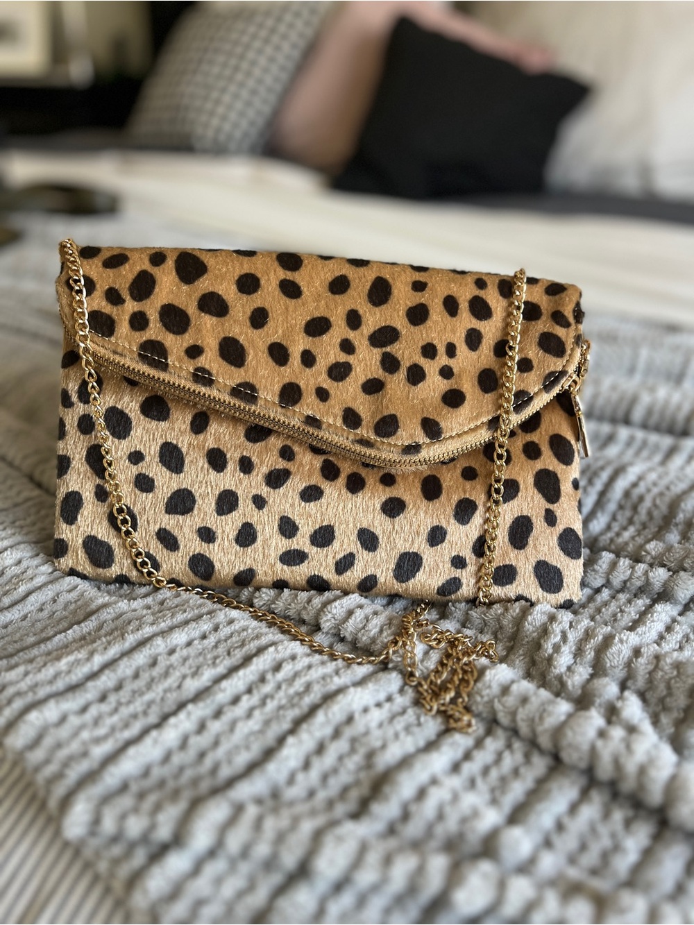 Leopard clutch